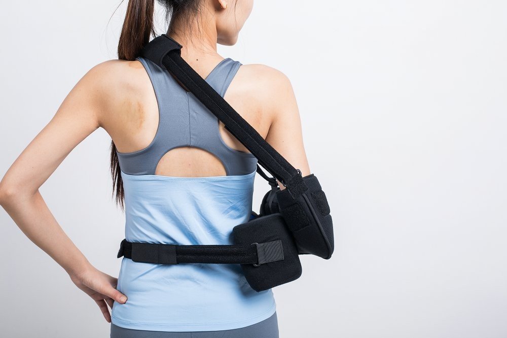 BodyHealt Shoulder Sling - with Abduction Pillow - Arm Sling Immobiliz –